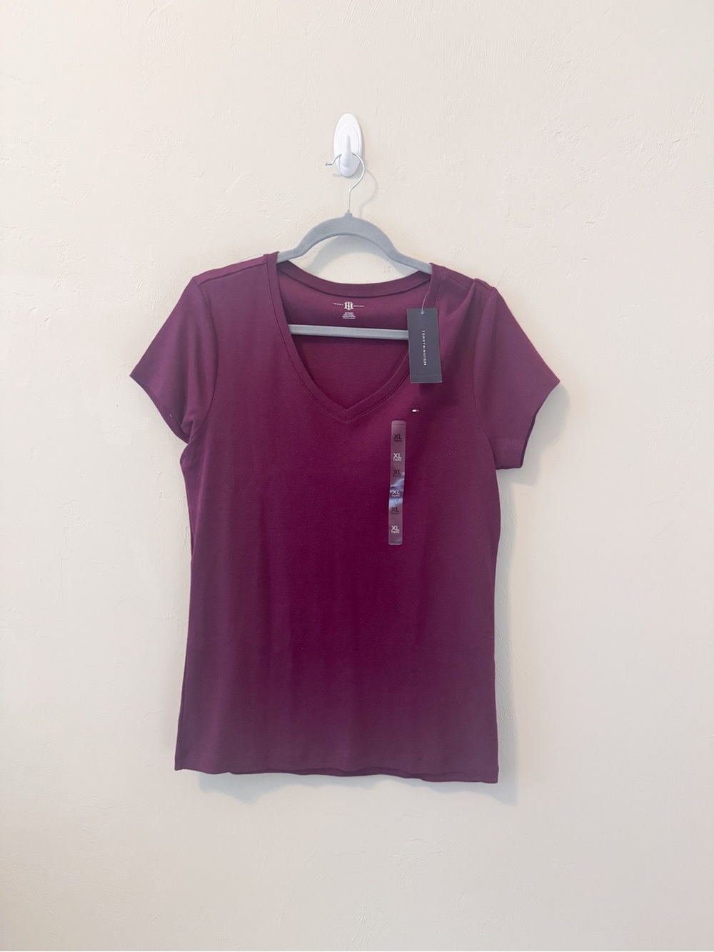 Tommy Hilfiger Women's V-Neck Short Sleeve Top - Burgundy